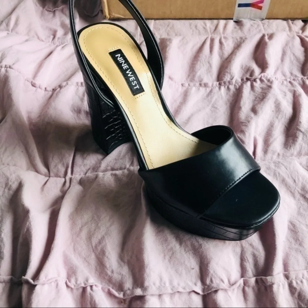Black leather croc heels Platform​